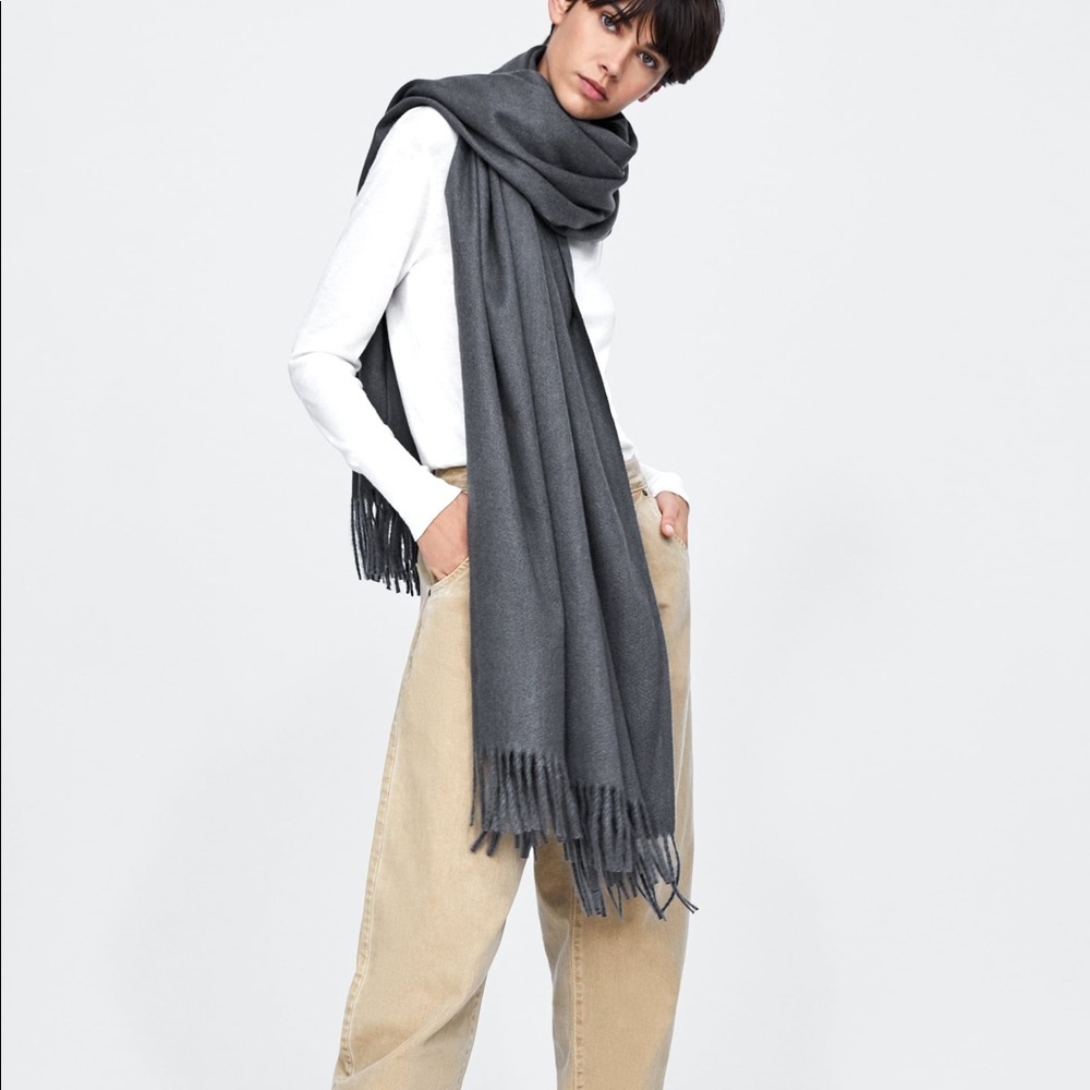 ZARA SOFT FEEL FRINGED GRAY SCARF BRAND NEW WITH TAGS BLOGGERS FAV COZY WARM